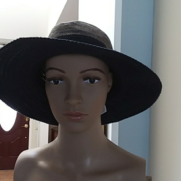 BCBG Hat - Picture 3 of 6